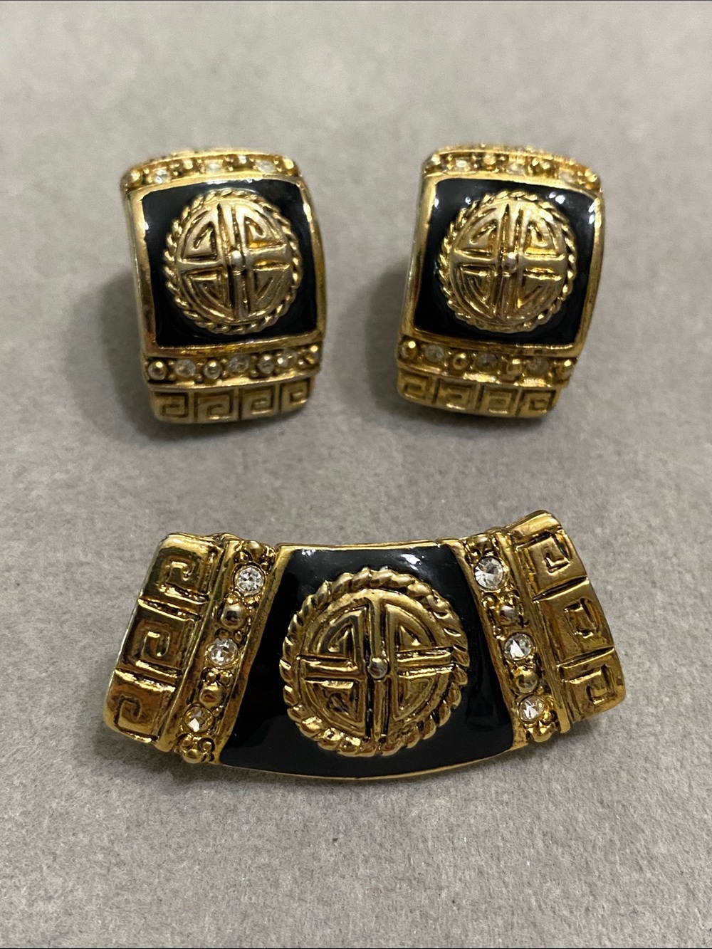 VTG Lady Remington Gold-Tone Black Enamel Pendant and Clip Earring Set